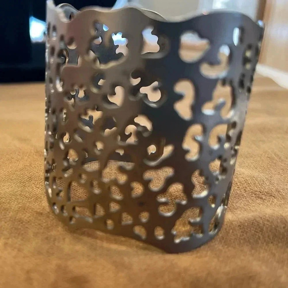 Matte silver cuff bracelet - Picture 5 of 9